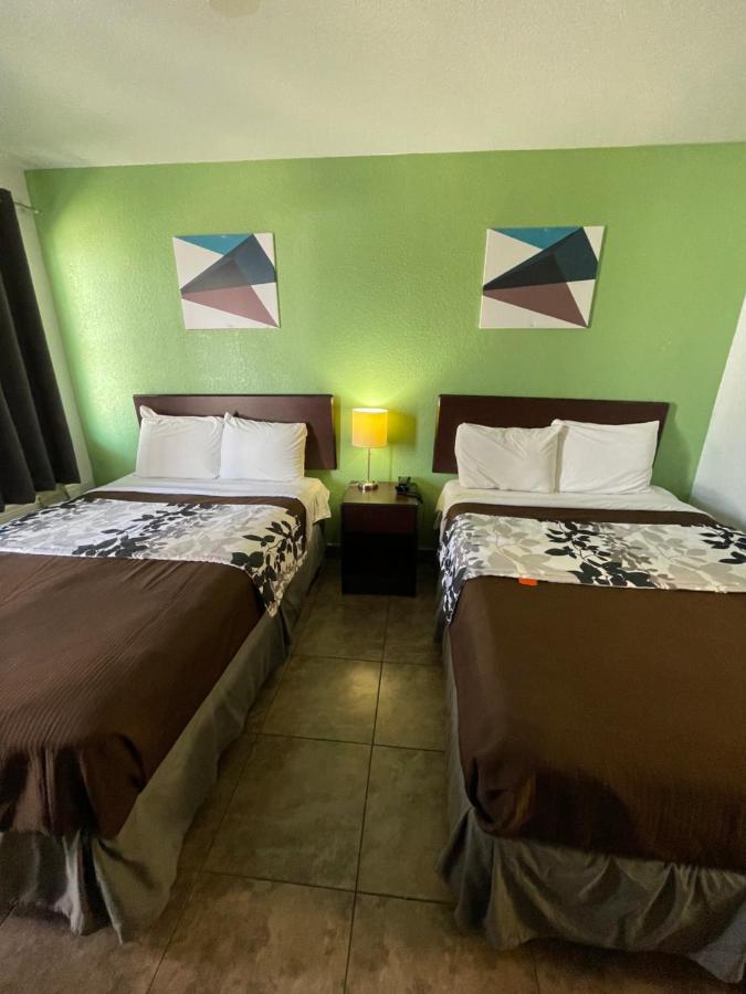 Hwy 59 Motel Laredo Medical Center Экстерьер фото