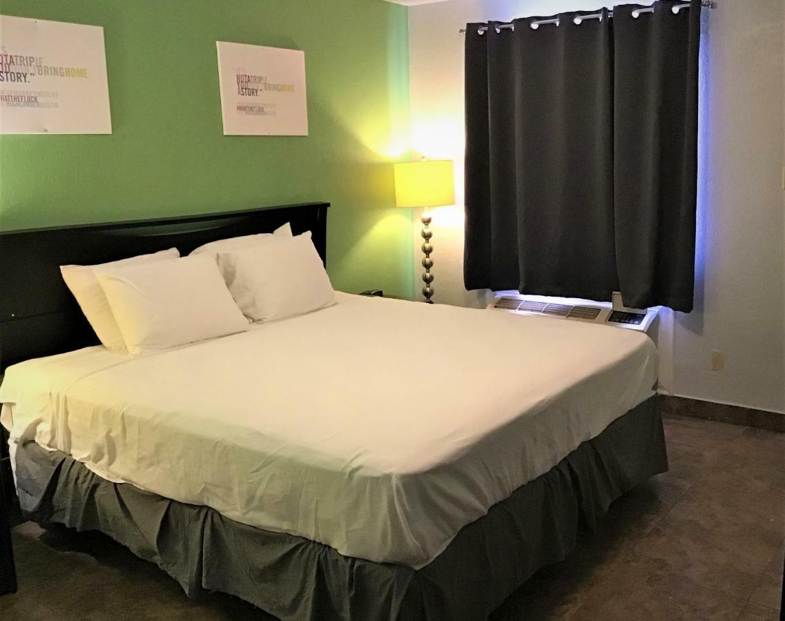 Hwy 59 Motel Laredo Medical Center Экстерьер фото